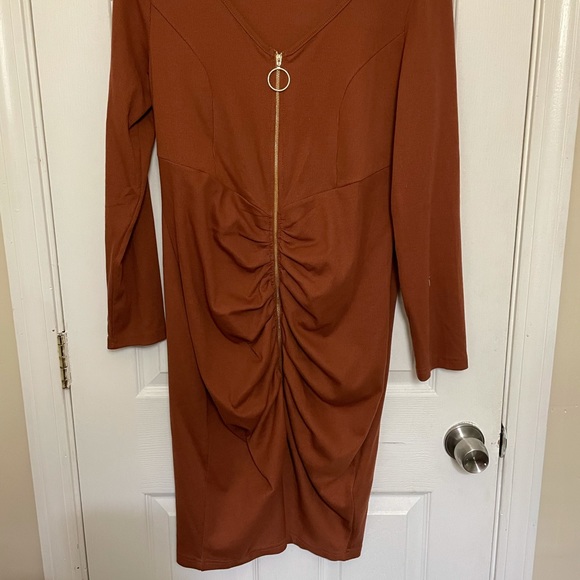 Dress - Picture 3 of 3